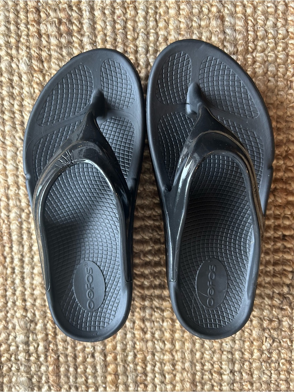 OOFOS Black Gloss flip flop Sandals